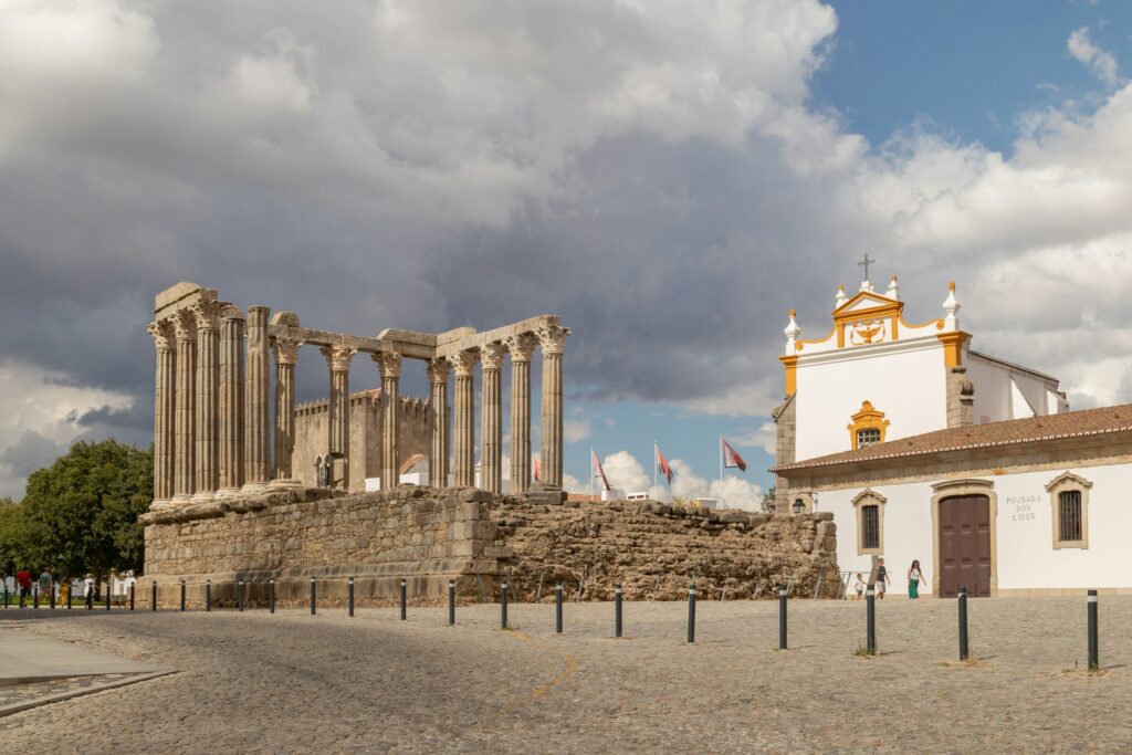 Évora Travel Guide Cover